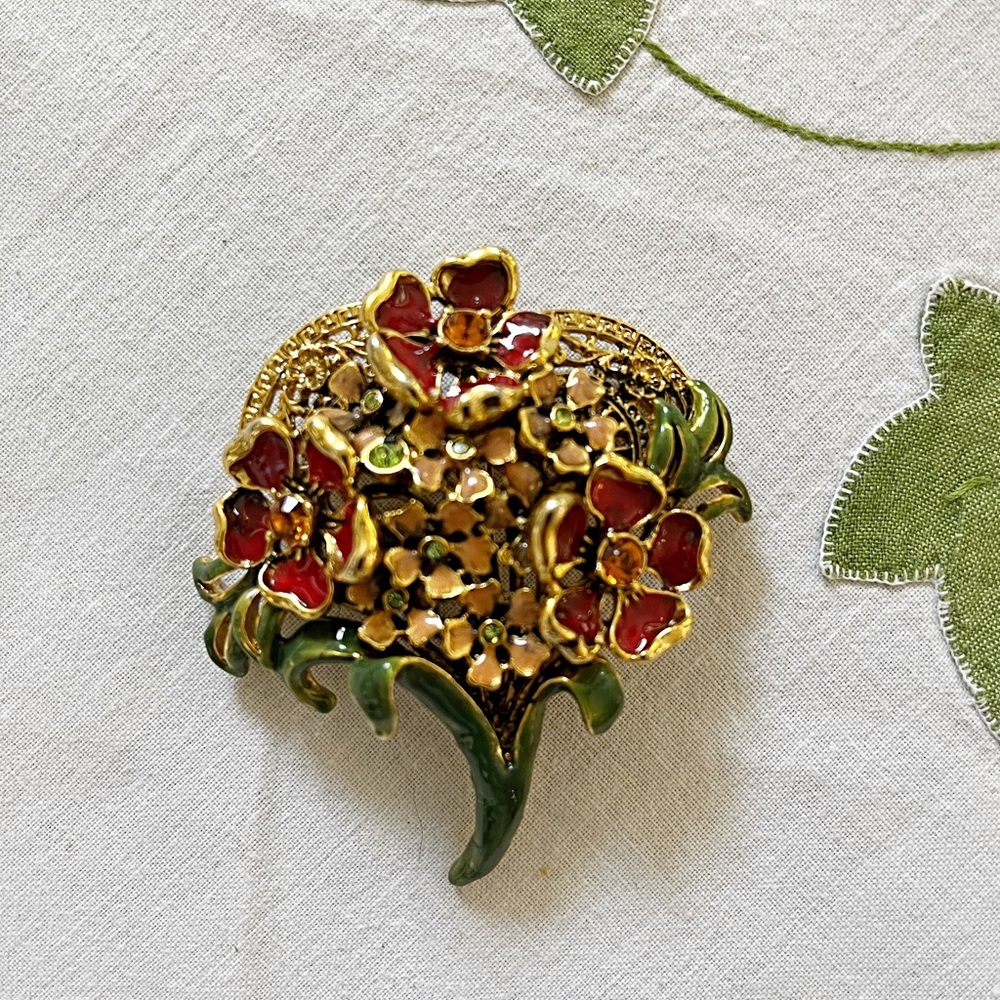 Graziano flower bouquet pin